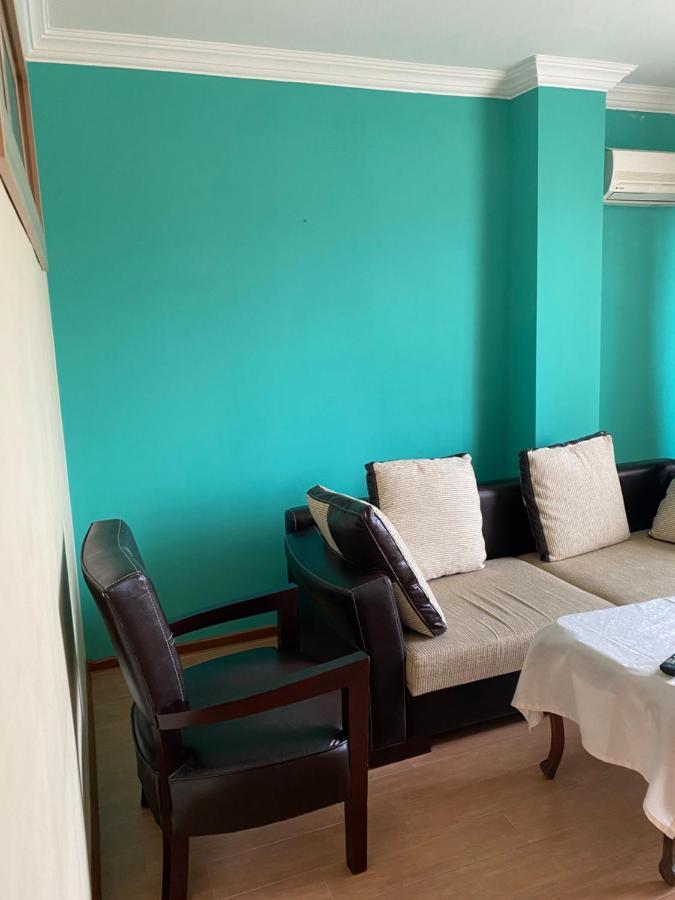 Nina'S Apartment On Gorgasali Batumi Exterior photo