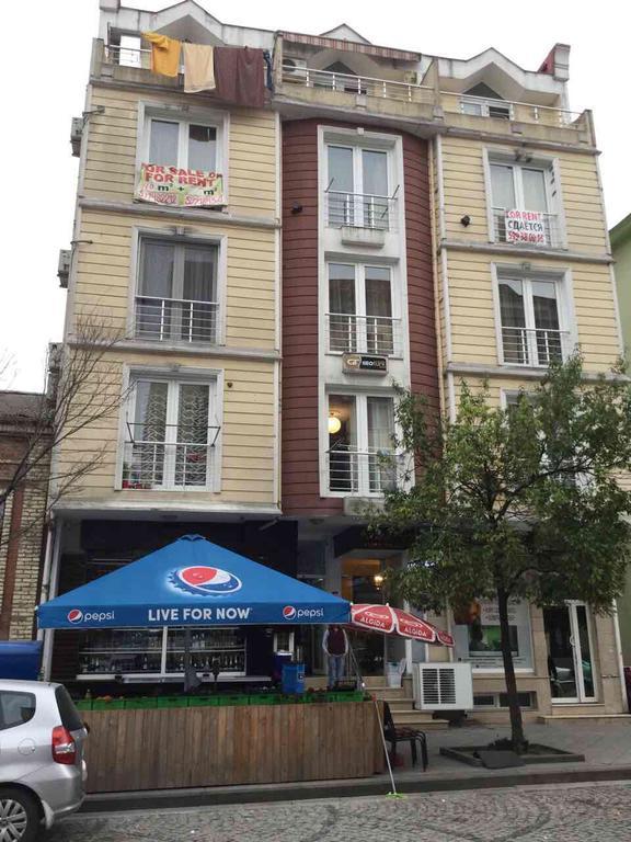Nina'S Apartment On Gorgasali Batumi Exterior photo