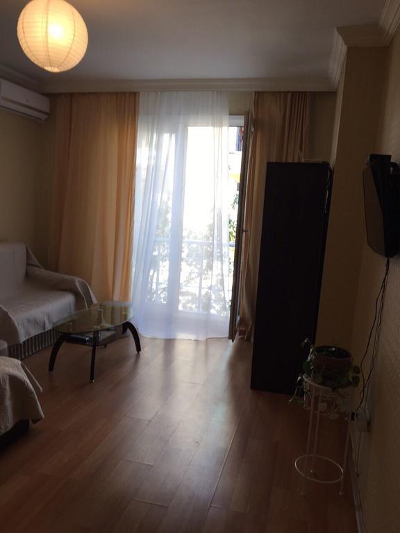 Nina'S Apartment On Gorgasali Batumi Exterior photo